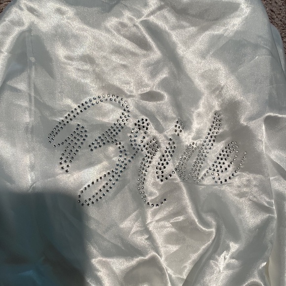 Bride robe with free bride and groom sign - Picture 5 of 5